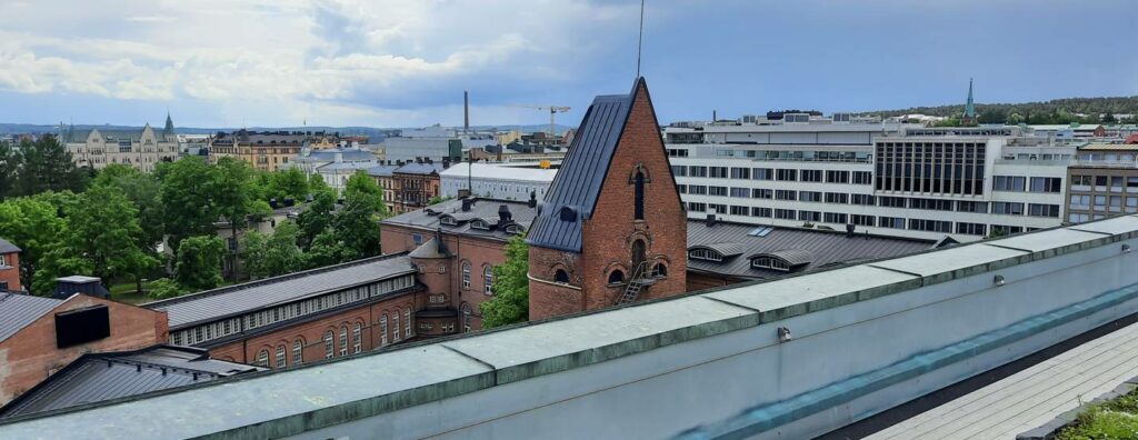 Ein Blick in die Runde: Tampere liegt dem Café KATTO zu Füßen.