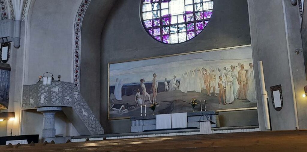 Das Fresko von Magnus Enckell ziert den Altar der Kathedrale von Tampere.
