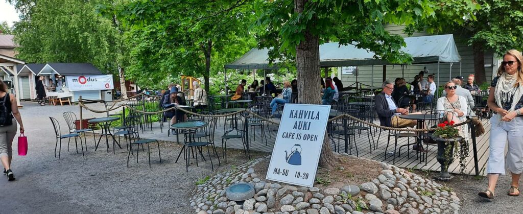 Hatte ich vom Café erzählt? Das gibt es dort auch. Man braucht es auch, um sich vom Rausch zu erholen...