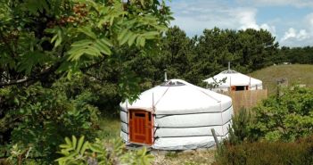 Magische Übernachtungserlebnisse auf den Watteninseln: Jurten, Ateliers und (Foto: Texel Yurts)