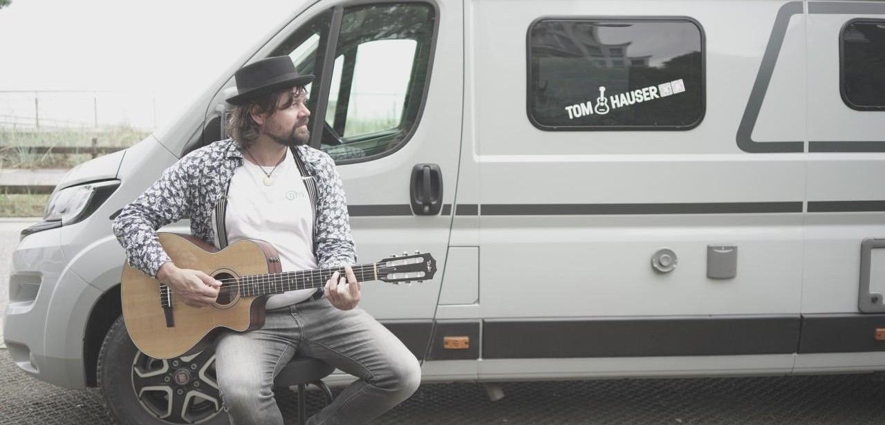 Einzigartige Konzerttour: Tom Hauser begeistert mit Musik und (Foto: Etrusco GmbH)