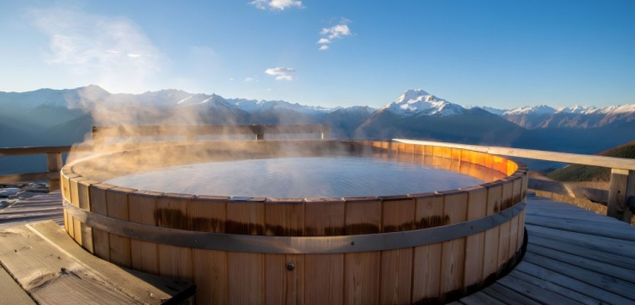 Bayerisches Thermenland vereint Longevity-Technologie mit traditionellen Kneipp- und (Foto: AdobeStock - pgiai - 1853778886)