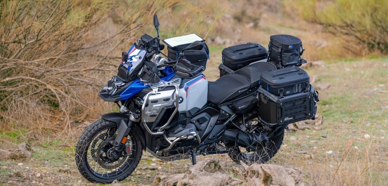 Wunderlich TOPBAG erhöht Stauraum BMW R1300 GS um 12-18L (Foto: B GRAMM)
