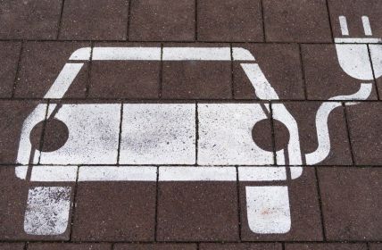 Elektromobilität boomt: Avantpark nutzt digitale Systeme zur effizienten (Foto: AdobeStock -  jeho.photography - 241956127)