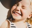 Sonnenschutz für Kinder: Lichtschutzfaktor, Kleidung und Aufenthaltsdauer optimal (Foto: AdobeStock - nataliaderiabina - 413758360)